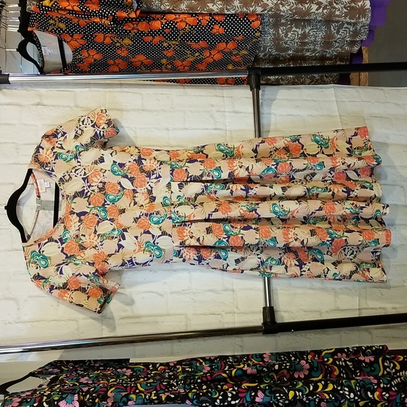 LuLaRoe Dresses & Skirts - Lularoe Amelia floral knee length pockets dress-EUC